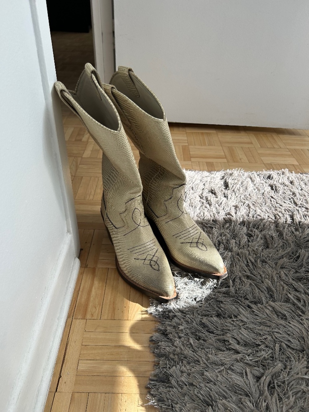 DOROTHEE SCHUMACHER, WESTERN STYLE BOOTS, SIZE 40 (9.5-10), BEIGE WITH STICHING